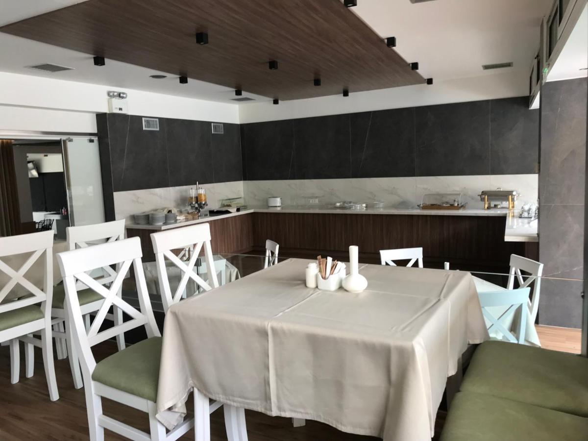 נפפקטוס Plaza Hotel מראה חיצוני תמונה