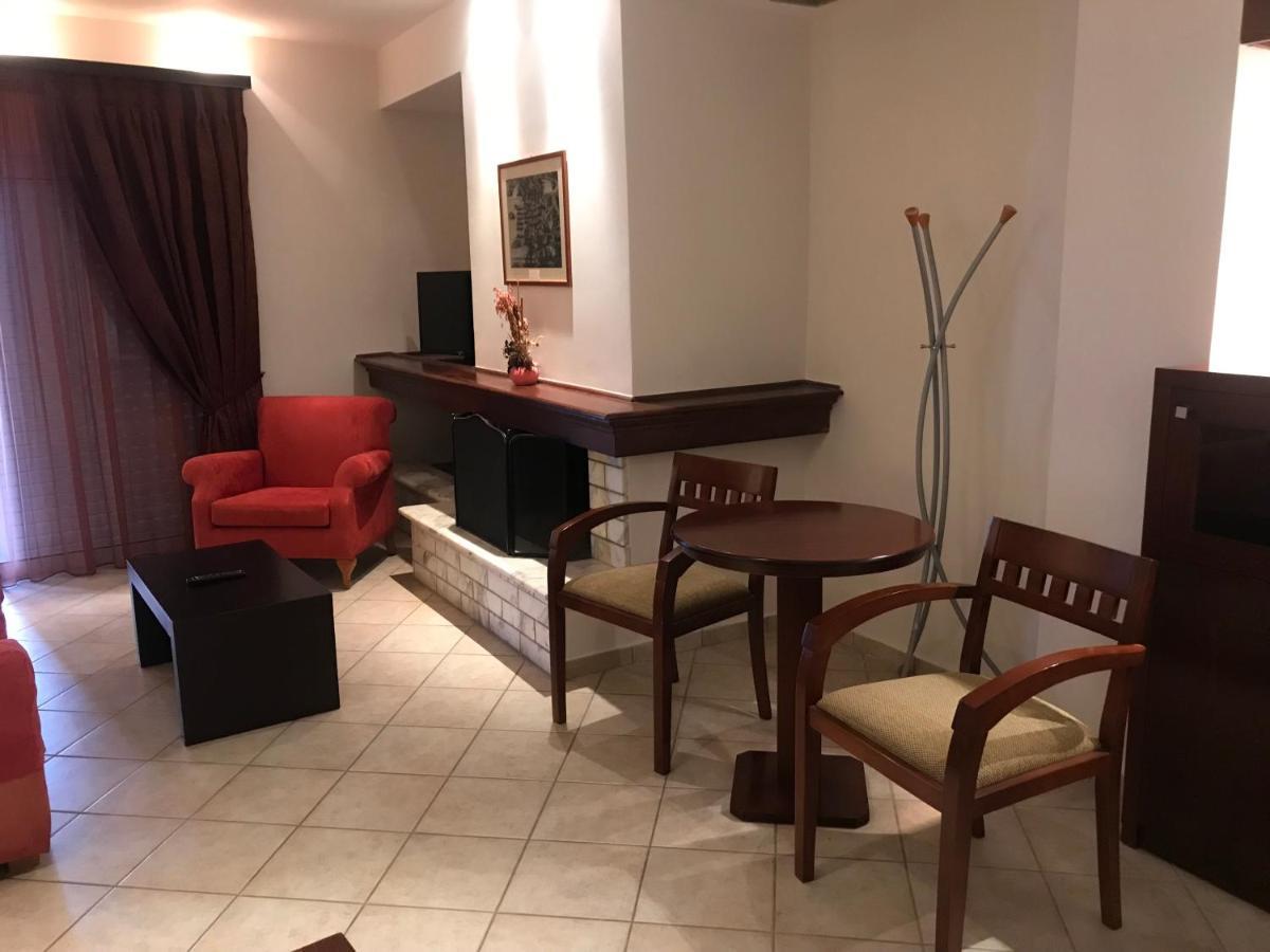 נפפקטוס Plaza Hotel מראה חיצוני תמונה