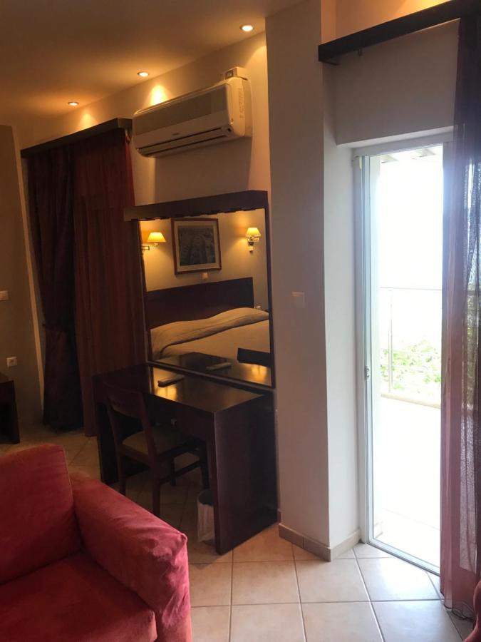 נפפקטוס Plaza Hotel מראה חיצוני תמונה