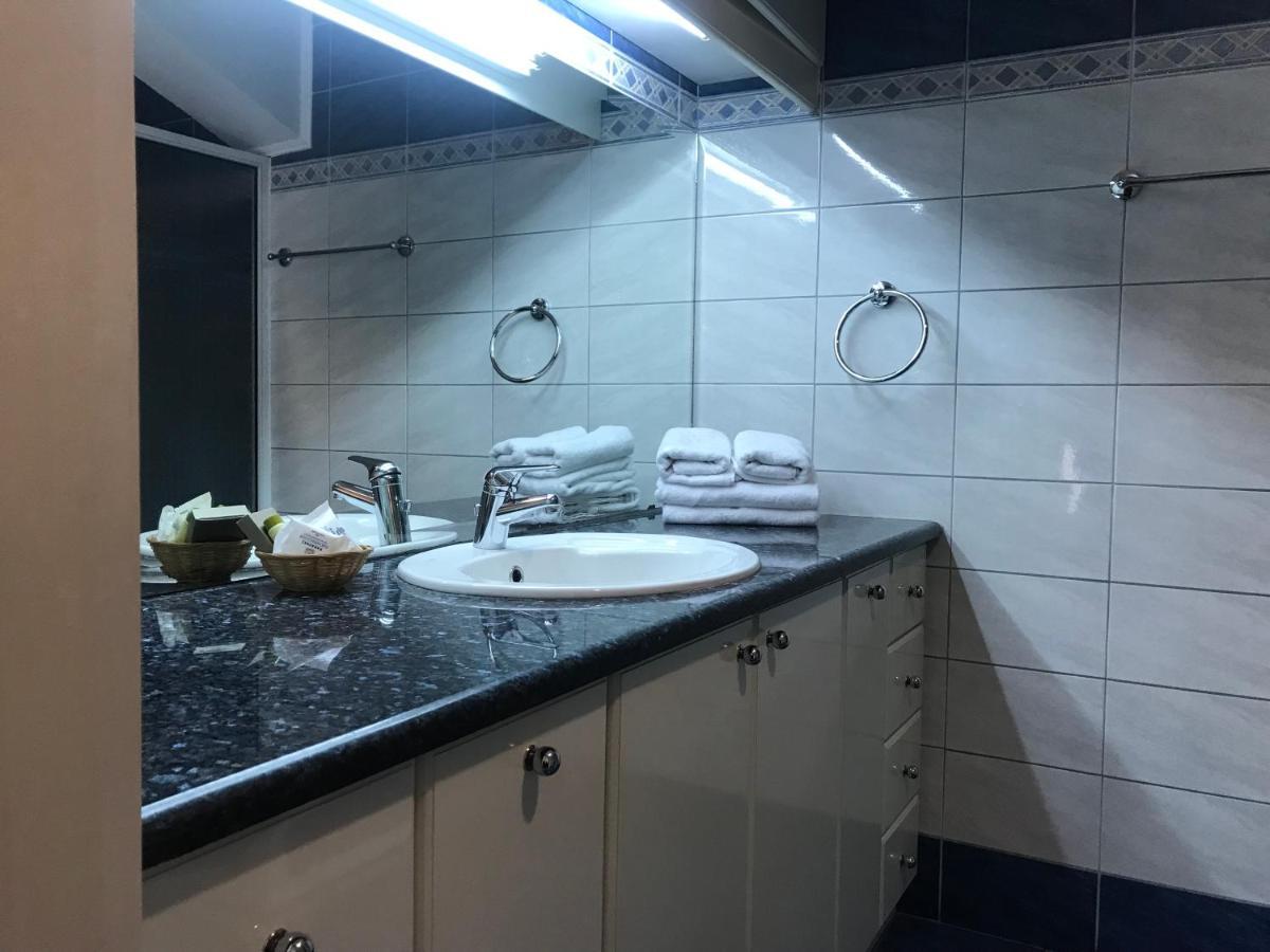 נפפקטוס Plaza Hotel מראה חיצוני תמונה