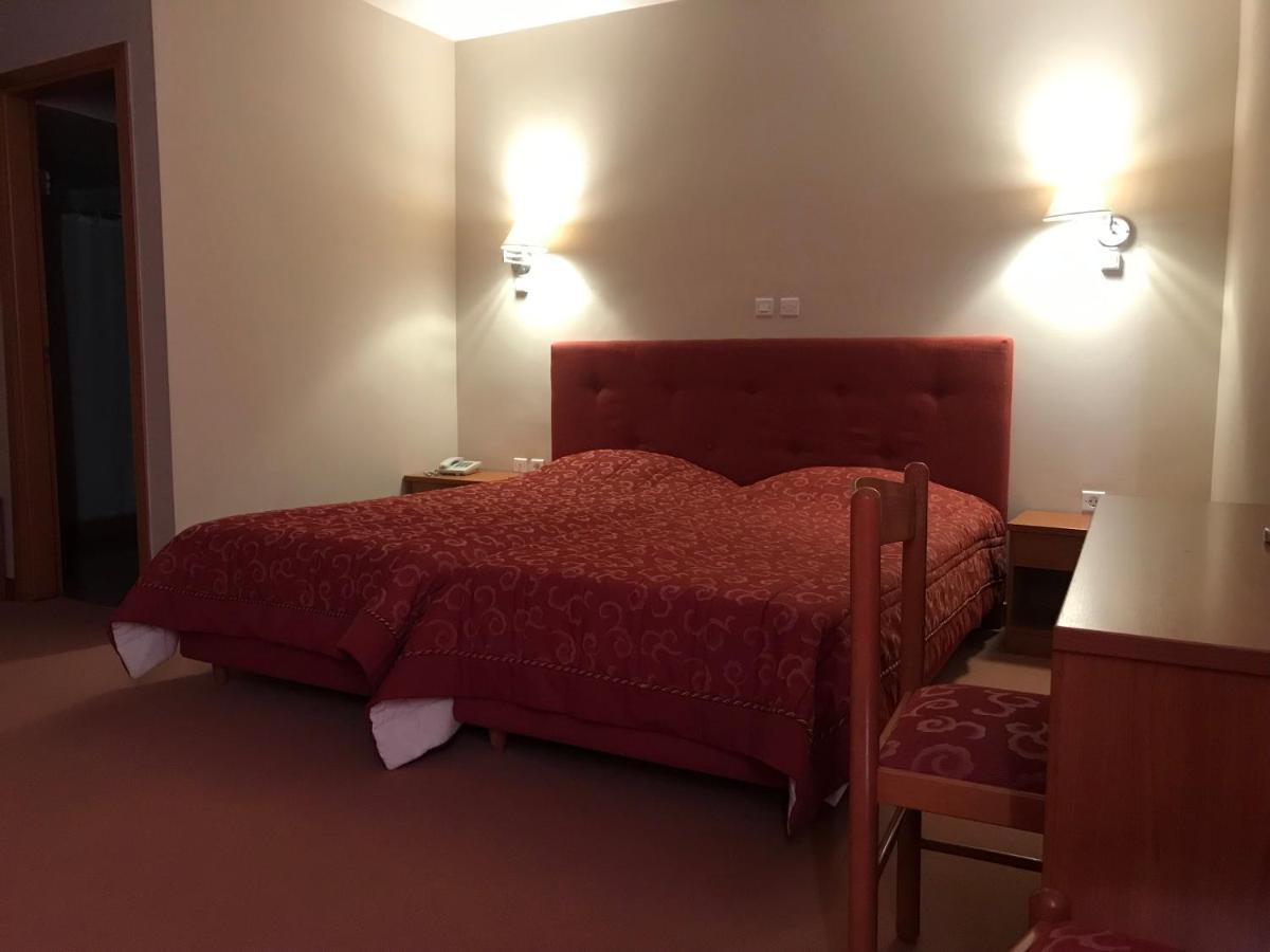 נפפקטוס Plaza Hotel מראה חיצוני תמונה