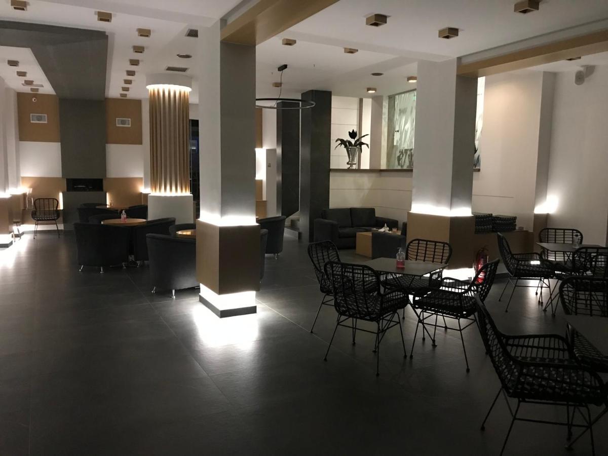 נפפקטוס Plaza Hotel מראה חיצוני תמונה